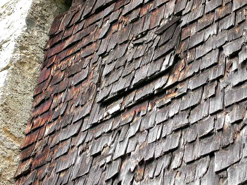 Qui se cache derriere les tavaillons?