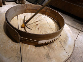 foncet, moule ou planche &agrave; comt&eacute;, et tranche-caill&eacute;