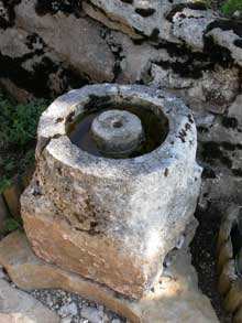 Pierre taill&eacute;e &eacute;nigmatique