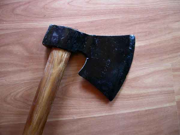 Hache &agrave; &eacute;quarrir