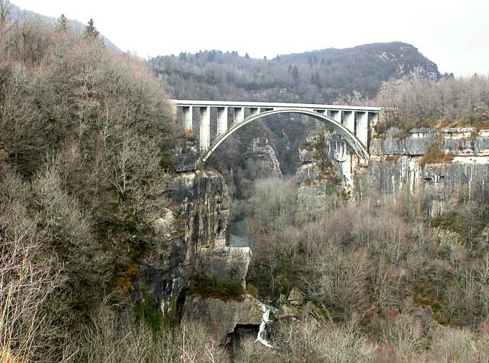 Montanges, Pont des pierres