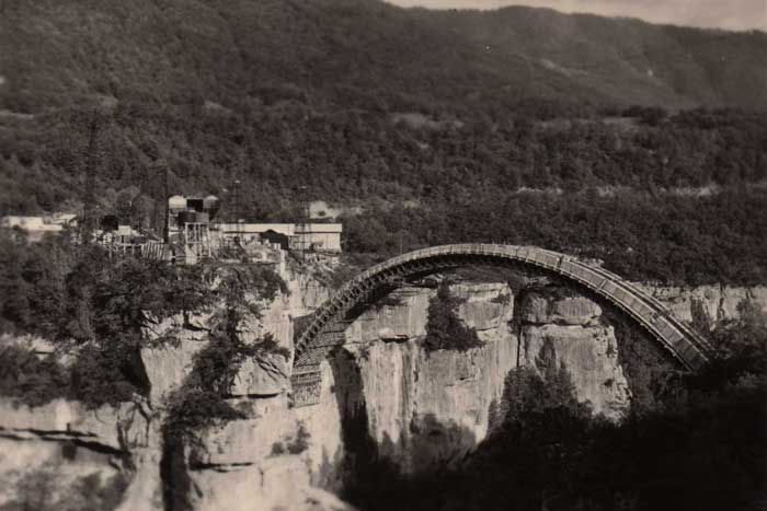 Montanges, Pont des pierres